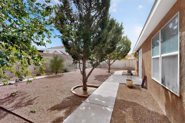 6808 Honeylocust Avenue NW, Albuquerque, NM 87121