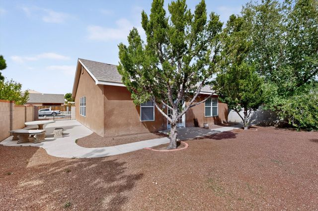 6808 Honeylocust Avenue NW, Albuquerque, NM 87121