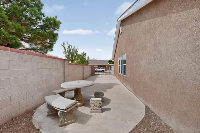 6808 Honeylocust Avenue NW, Albuquerque, NM 87121