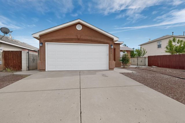 6808 Honeylocust Avenue NW, Albuquerque, NM 87121