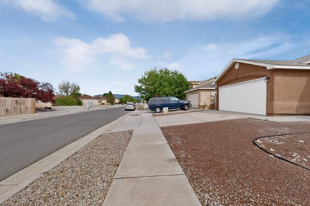 6808 Honeylocust Avenue NW, Albuquerque, NM 87121