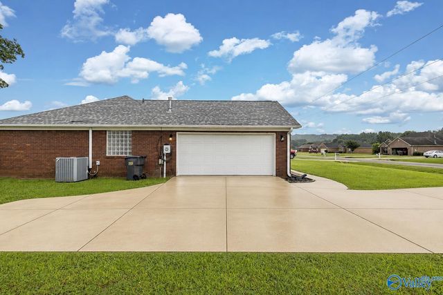 111 Gin Creek Crossing, Decatur, AL 35603
