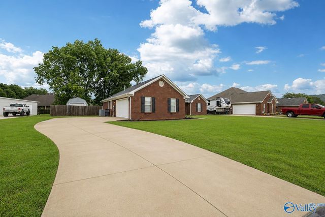 111 Gin Creek Crossing, Decatur, AL 35603