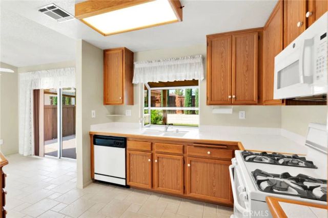 12384 Highgate, Victorville, CA 92395