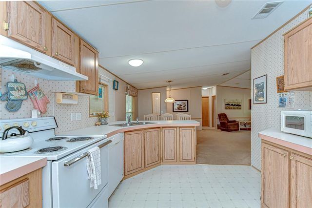 4041 LANE ROAD, Zephyrhills, FL 33541