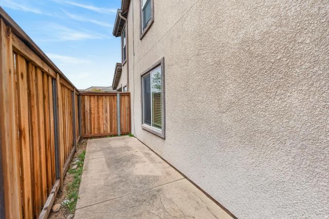 6824 Castro Verde Way, Elk Grove, CA 95757