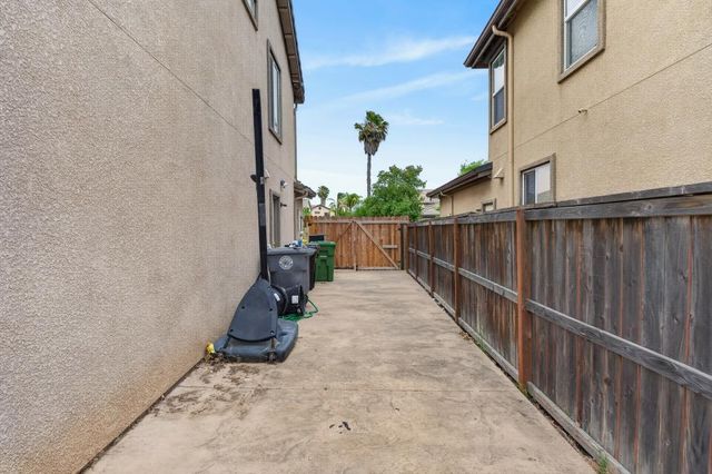 6824 Castro Verde Way, Elk Grove, CA 95757