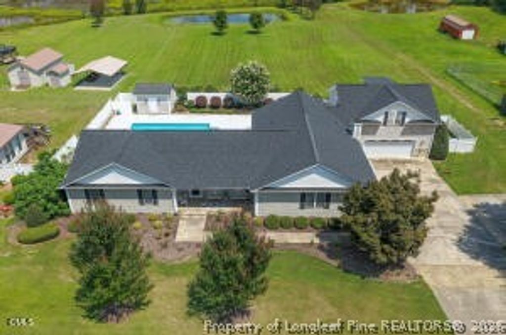 906 Walnut Drive, Erwin, NC 28339 — exterior