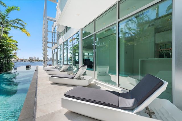440 S Hibiscus Dr, Miami Beach, FL 33139