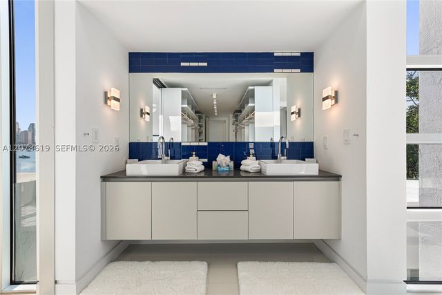 440 S Hibiscus Dr, Miami Beach, FL 33139