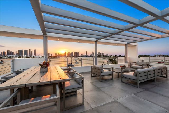 440 S Hibiscus Dr, Miami Beach, FL 33139