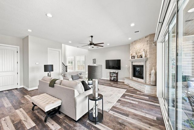 174 Edge Hill Dr, Canyon Lake, TX 78133