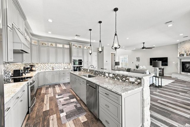 174 Edge Hill Dr, Canyon Lake, TX 78133