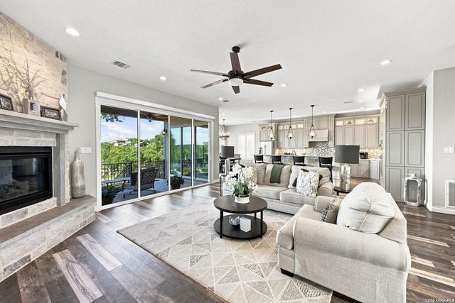 174 Edge Hill Dr, Canyon Lake, TX 78133