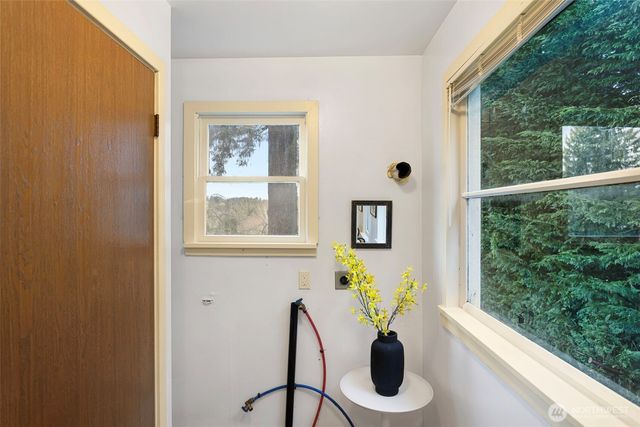 19024 15th Avenue NE, Shoreline, WA 98155