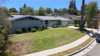 18836 La Amistad, Tarzana, CA 91356