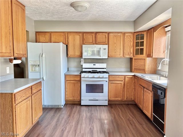 183 E Overlook Drive, Eastlake, OH 44095