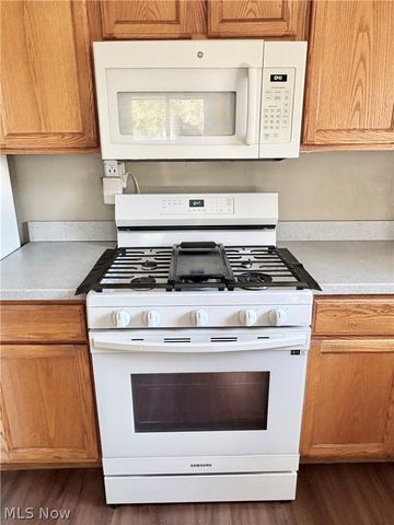 183 E Overlook Drive, Eastlake, OH 44095
