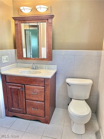 183 E Overlook Drive, Eastlake, OH 44095