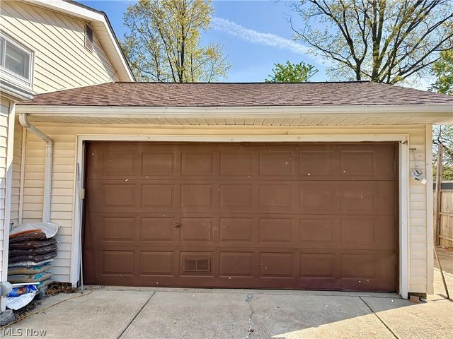 183 E Overlook Drive, Eastlake, OH 44095
