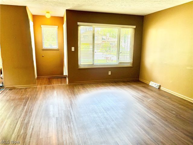 183 E Overlook Drive, Eastlake, OH 44095