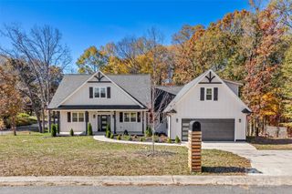 8946 Fallsdale Drive, Charlotte, NC 28214