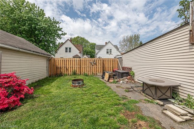 3858 W 16th Street, Cleveland, OH 44109