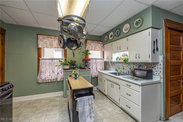 3858 W 16th Street, Cleveland, OH 44109