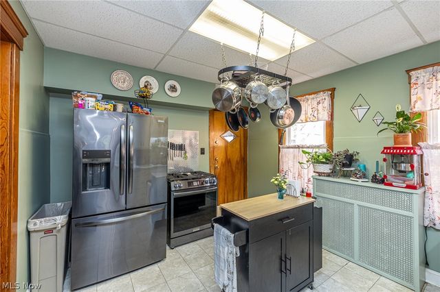 3858 W 16th Street, Cleveland, OH 44109