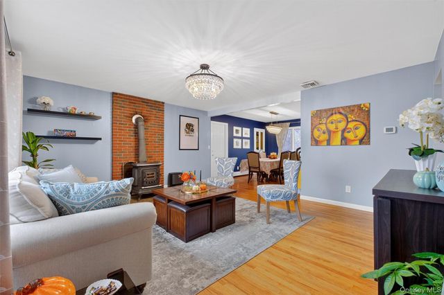 31 Reservoir Road, Wallkill, NY 12589