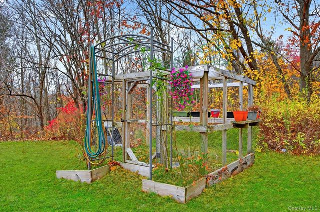 31 Reservoir Road, Wallkill, NY 12589