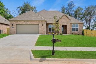 2919 N Grey Squirrel Drive, Fayetteville, AR 72704