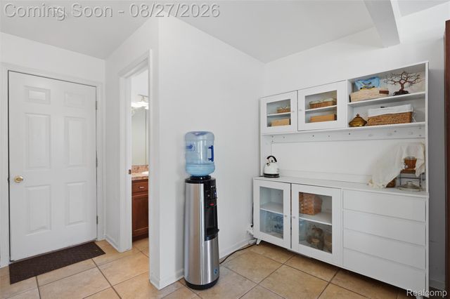 22571 E 13 Mile Road, St. Clair Shores, MI 48082