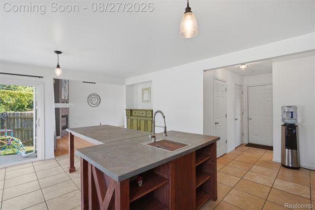 22571 E 13 Mile Road, St. Clair Shores, MI 48082