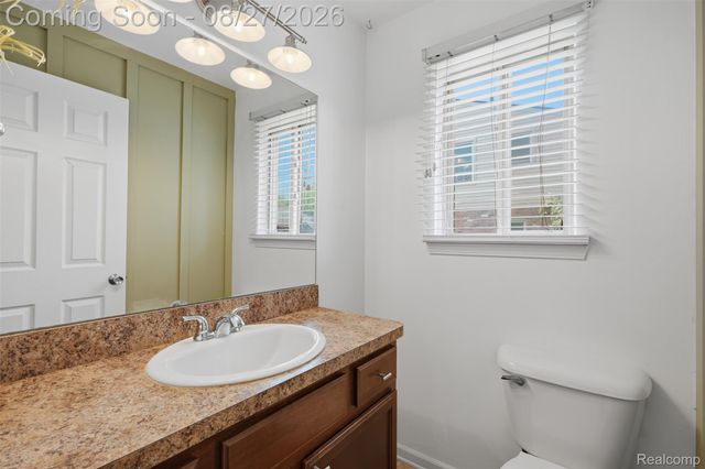 22571 E 13 Mile Road, St. Clair Shores, MI 48082
