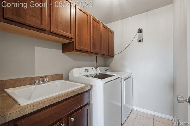22571 E 13 Mile Road, St. Clair Shores, MI 48082
