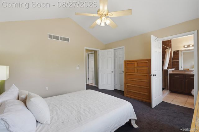 22571 E 13 Mile Road, St. Clair Shores, MI 48082
