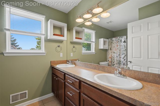 22571 E 13 Mile Road, St. Clair Shores, MI 48082