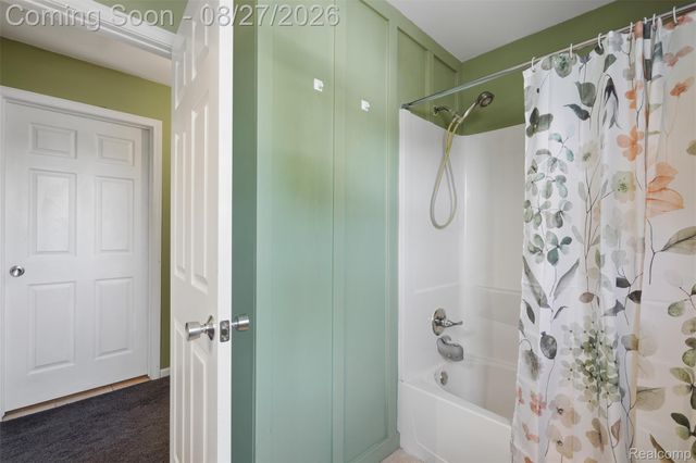 22571 E 13 Mile Road, St. Clair Shores, MI 48082