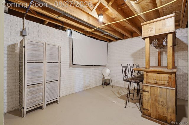 22571 E 13 Mile Road, St. Clair Shores, MI 48082