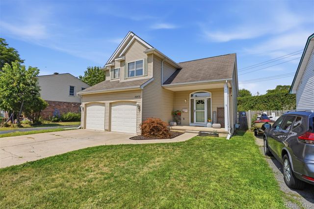 22571 E 13 Mile Road, St. Clair Shores, MI 48082