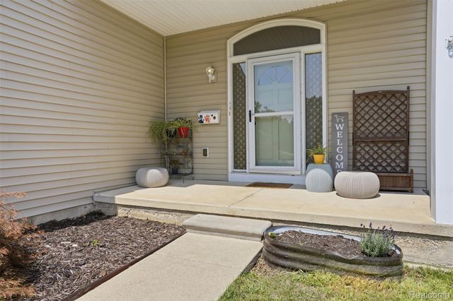 22571 E 13 Mile Road, St. Clair Shores, MI 48082