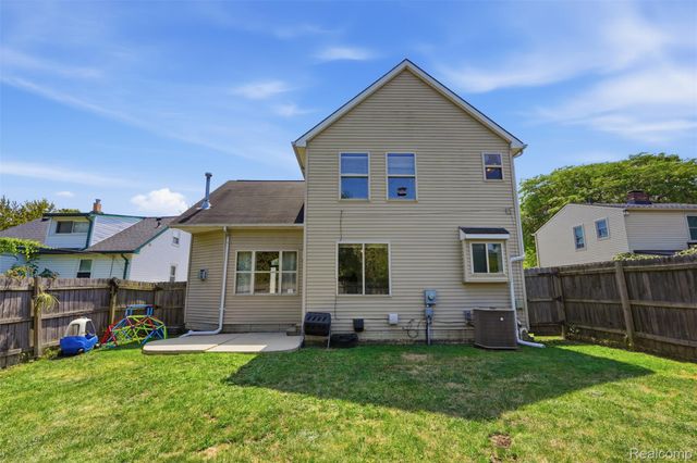 22571 E 13 Mile Road, St. Clair Shores, MI 48082