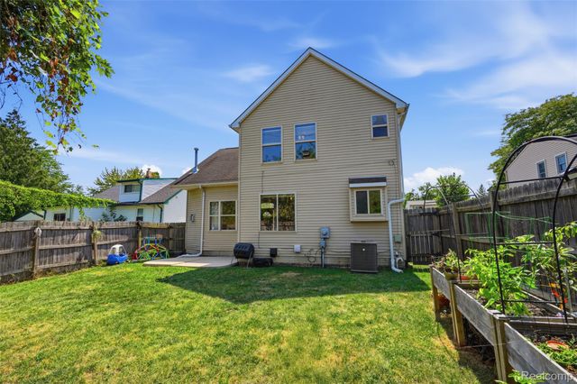 22571 E 13 Mile Road, St. Clair Shores, MI 48082