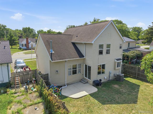 22571 E 13 Mile Road, St. Clair Shores, MI 48082