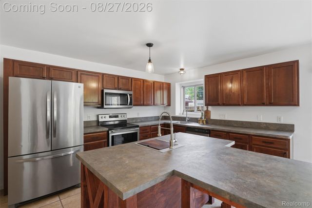 22571 E 13 Mile Road, St. Clair Shores, MI 48082