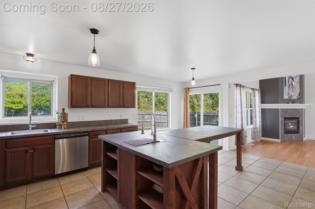 22571 E 13 Mile Road, St. Clair Shores, MI 48082
