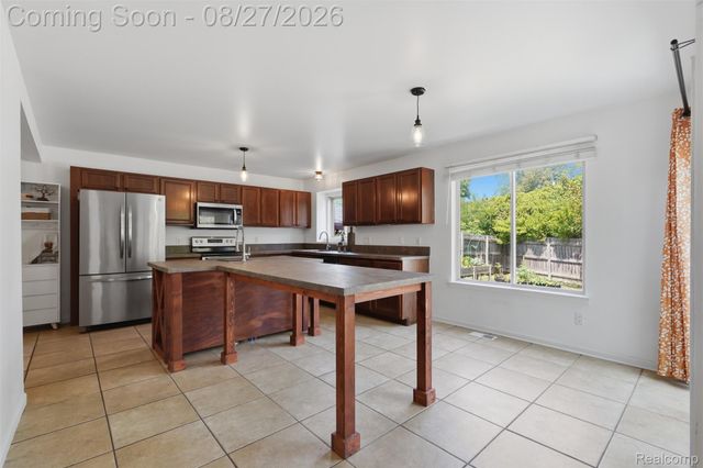 22571 E 13 Mile Road, St. Clair Shores, MI 48082