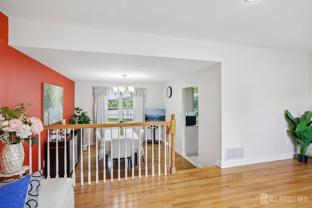 3 Chelsea Court, Edison, NJ 08820