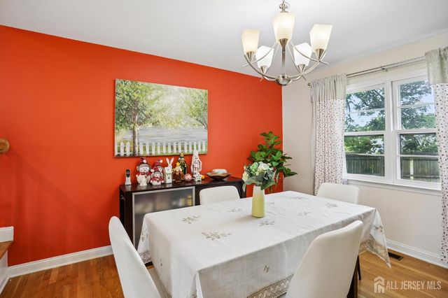 3 Chelsea Court, Edison, NJ 08820